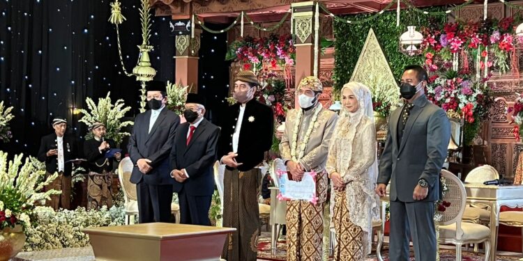 Waketum Partai Golkar Bamsoet Hadiri Pernikahan Ketua MK dengan Adik Presiden Jokowi