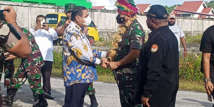 Panglima Kogabwilihan lll Letjen Nyoman Chantiasa Bertemu Tokoh Masyarakat Adat dan Pemda Biak Numfor