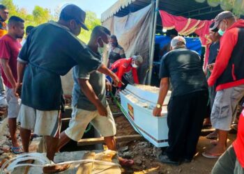 Bongkar Kubur, Jenazah Albertus Diautopsi Dokter Polda NTT