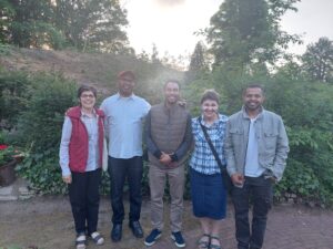 Tiga Misionaris Indonesia Nyekar ke Makam Bernard Bode SVD di Belanda