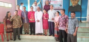 Bupati Marsianus Misa di Waikomo : “Mari Kita Rampungkan Gereja, Urus Stunting dan Sampah”