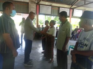 Warga Desa Kotabaru Ende Terima BLT Tahap ll