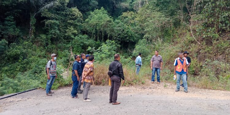 Komisi ll DPRD Lembata Tinjau Jalan Lintas Tapobaran-Lewoeleng