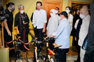 Presiden Jokowi, Gubernur dan Wagub NTT Tinjau Kampus Bambu di Ngada