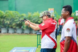 Ketua MPR RI Bamsoet Juara Pertama Best of The Best kelas Eksekutif Kejuaraan Menembak Jaksa Agung Cup 2022