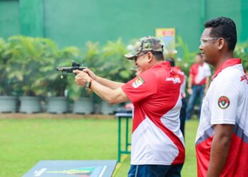 Ketua MPR RI Bamsoet Juara Pertama Best of The Best kelas Eksekutif Kejuaraan Menembak Jaksa Agung Cup 2022