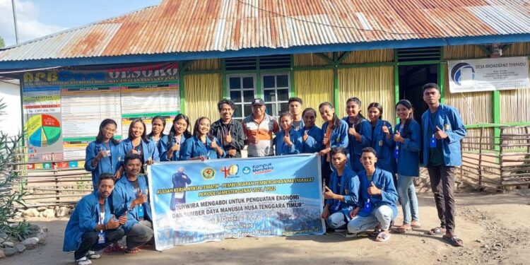 Mahasiswa Unwira Kupang KKN di Benteng Oesoko, Perbatasan Timor Leste