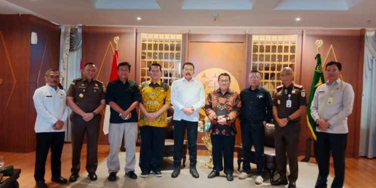 Jaksa Agung ST Burhanuddin Meminta SMSI Kawal Kinerja Jaksa
