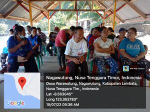 Warga Desa Warawatung Terima BLT dan Bersihkan Sampah