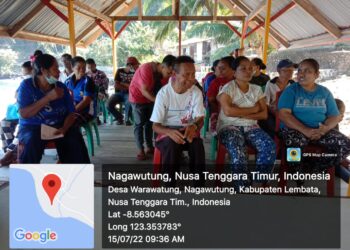 Warga Desa Warawatung Terima BLT dan Bersihkan Sampah