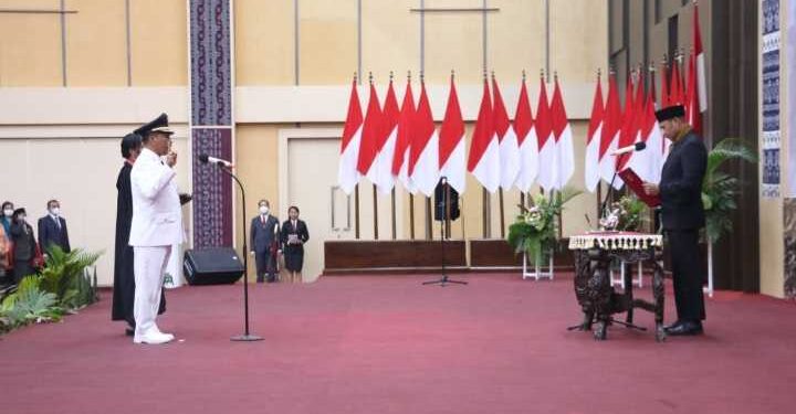 Gubernur VBL Lantik George Hadjoh Jadi Penjabat Walikota Kupang