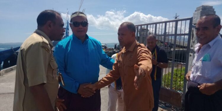 Jebarus Dampingi Chris Mboeik ke Lembata Launching ETMC