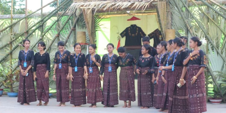 Mahasiswa KKNT-PPM UNWIRA BAMA “Mengenal Ritual Koke Bale Lewat Festival Lewokluok