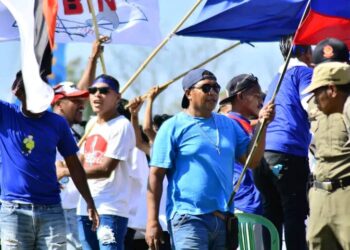 Kapten Kapal Pesiar Gani Hurek Dukung Suporter Lomblen Mania