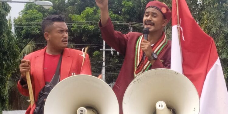 Aliansi Mahasiswa Ende Demo Tolak Kenaikan BBM