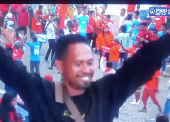 Suporter Perseftim Gelorakan GOR 99 : Taklukan Persematim 2-1