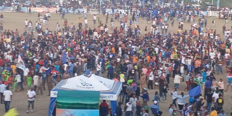 Suporter Sambut Kemenangan Persebata Atas Juara Bertahan PS Malaka Lewat Adu Penalti