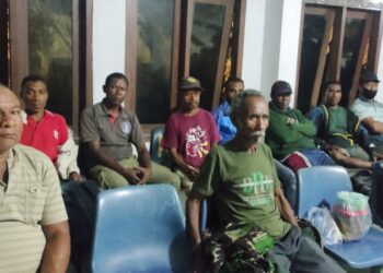 Simpatisan Imanuel Plaituka dari Alor Nikmati Kota Surabaya