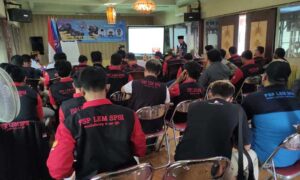 Ketum PPWI Berikan Materi Jurnalistik Bagi Buruh