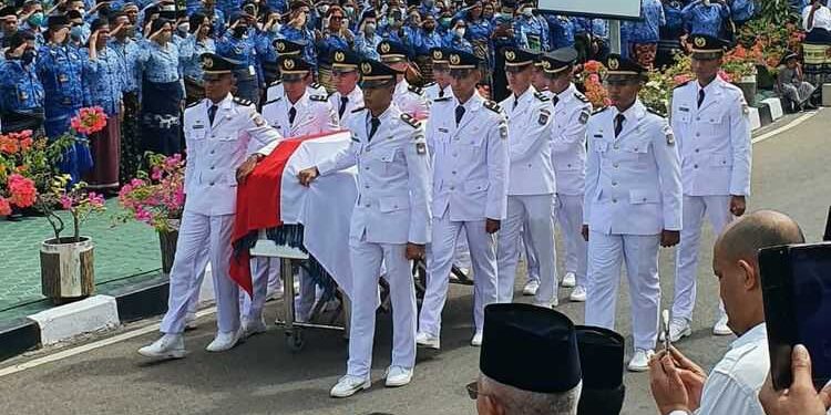 Isak Tangis ASN Warnai Pelepasan Jenazah Sekda NTT Warandoy