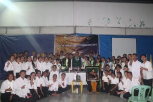 Pater Michael Taek Lantik Anggota Baru KMK St Thomas More FEB Undana Kupang