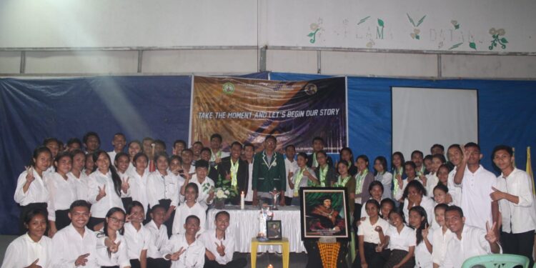 Pater Michael Taek Lantik Anggota Baru KMK St Thomas More FEB Undana Kupang