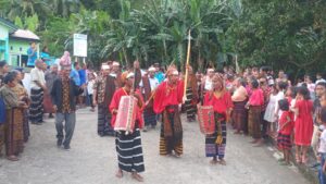 Pater Yos Ola Sabhe,SVD disambut Meriah Umat Ngalupolo