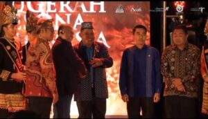 Bupati Matim Terima Penghargaan Pesona Indonesia “Surga Tersembunyi”