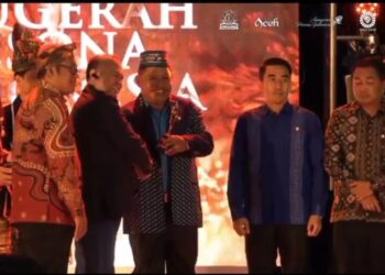 Bupati Matim Terima Penghargaan Pesona Indonesia “Surga Tersembunyi”