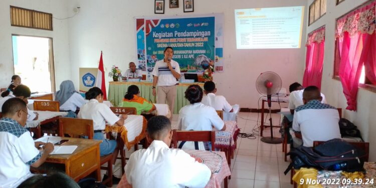Dosen Muhammadiyah Mataram Sambangi SMKN 1 Ile Ape