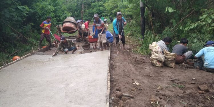 Menerobos Jalur Tengah Lembata yang Kaya