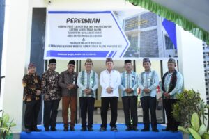 Wabup Yulianus Weng Resmikan Bangunan PLHUT Kemenag Mabar