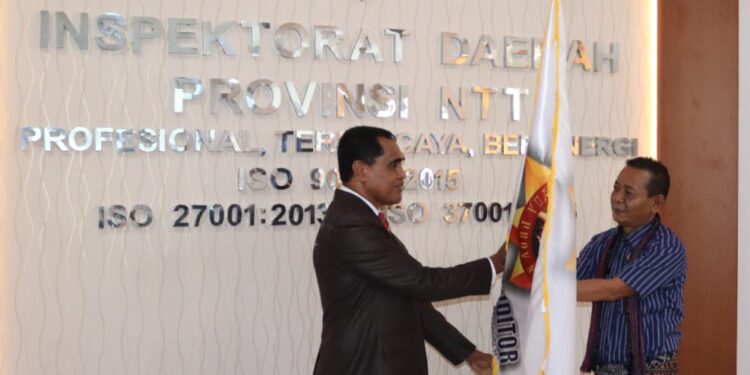 Sekda NTT Kukuhkan Tarsisius Apelabi Jadi Ketua Forator NTT