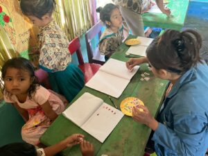 Mahasiswa KKN UNWIRA Kupang Bertandang  ke PAUD St. Hendrikus Haliwen