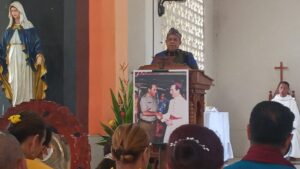 Petrus Bala Pattyona : Uskup Pimpin Misa, Doakan  Almahrum Anton Enga Tifaona