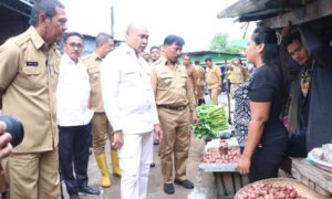 Gubernur VBL Tinjau Pasar Inpres Naikoten Kupang