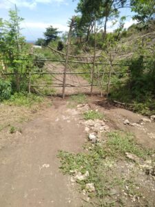 Begu Ibrahim Tutup Jalan Masuk SKO SMARD Lembata