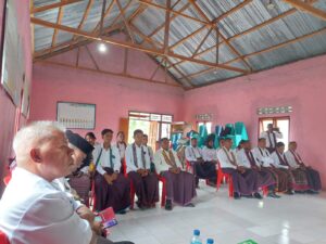 Ketua Panwaslu Kecamatan Buyasuri Lantik 20 Panwaslu Desa