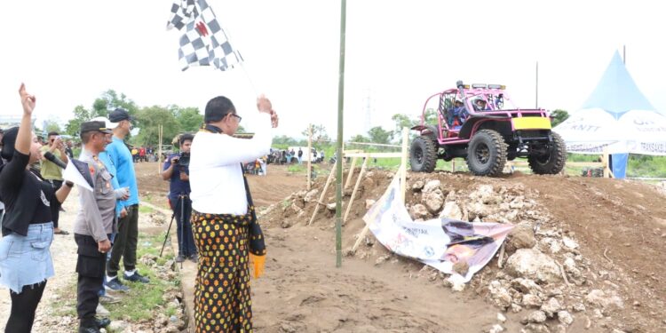 Wagub JNS Buka Kejuaraan Off Road di Kawasan Industri Bolok
