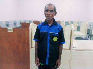 Kisah Inspiratif Eduardus Kamlasi : Saya Hanya Tamat SLTP Tapi Mau Anak Raih Sarjana!.