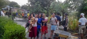 Pemuda Lembata Rabat Jalan Rusak di Lewoleba Barat
