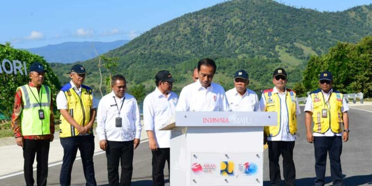 Gubernur Viktor Dampingi Presiden Jokowi Resmikan Proyek Jalan Labuan Bajo – Golo Mori