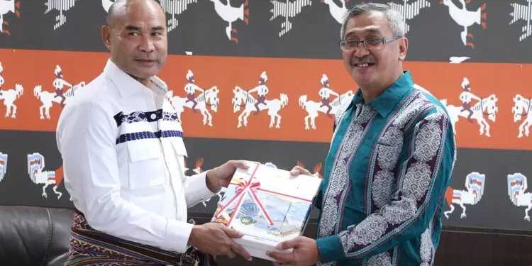Gubernur VBL Serahkan LKPD Ke BPK Perwakilan NTT