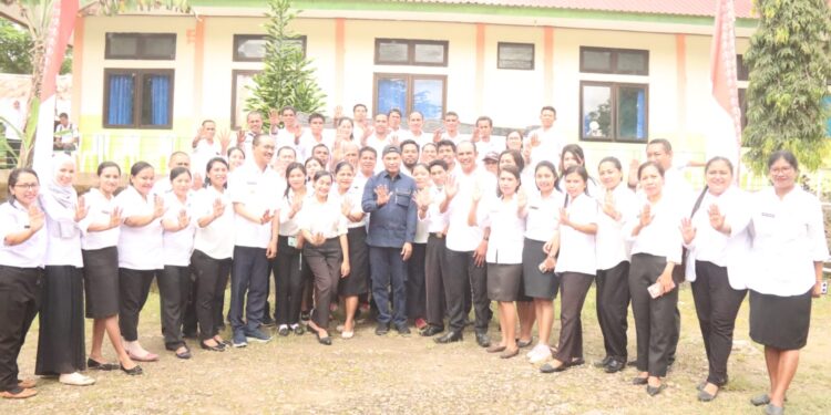 Gubernur VBL Tinjau Puskesmas Lawonda, Kunjungi SMA N 1 Umbu Ratu Nggay Barat