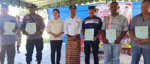 Warga Wairiang Terima Sertifikat Tanah, Terima Kasih Bupati Lembata