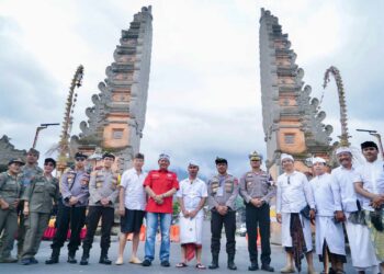 Ketua MPR RI Bamsoet  Kunjungi Pura Agung Basakih di Bali