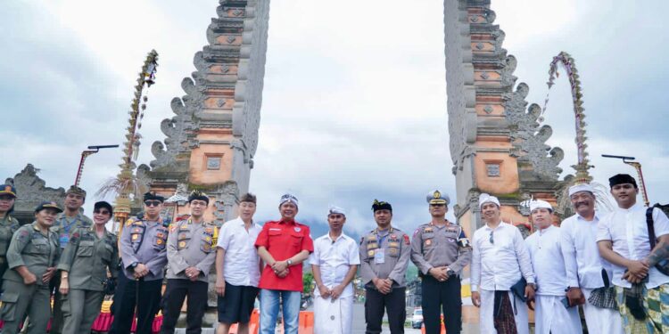 Ketua MPR RI Bamsoet  Kunjungi Pura Agung Basakih di Bali
