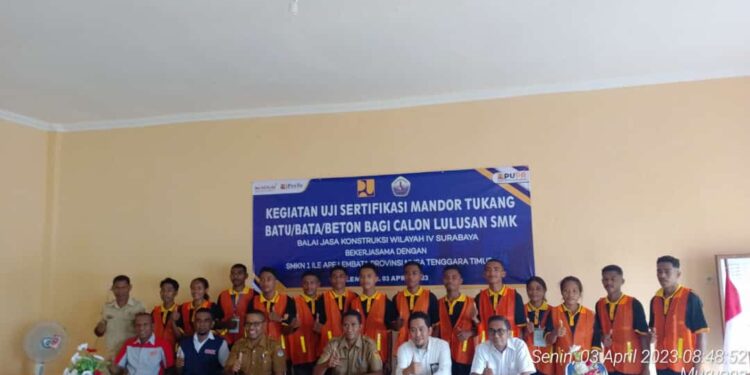 Uji Sertifikasi di SMK Negeri 1 Ile Ape : Kepala Balai Jasa dan Konstruksi Wilayah IV Surabaya, Semua Peserta Kompeten