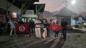 PMKRI Ende Bakti Sosial, Bersihkan Sampah Dua Pasar