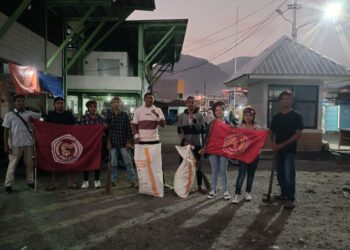 PMKRI Ende Bakti Sosial, Bersihkan Sampah Dua Pasar